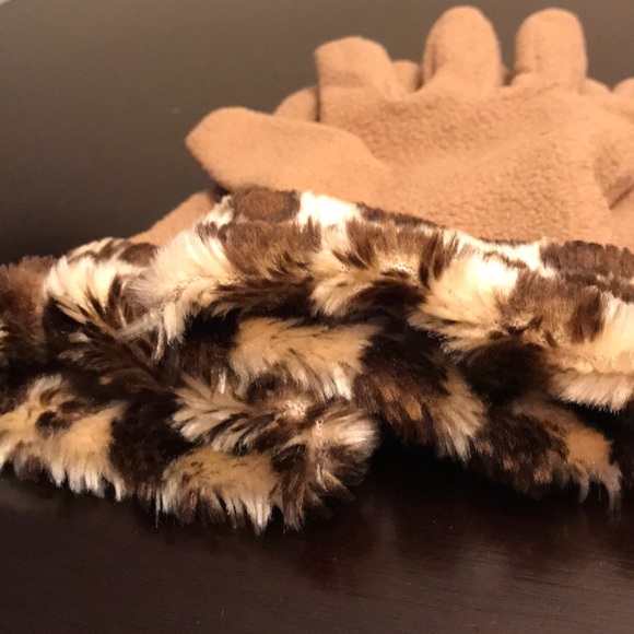 Gloves - Picture 3 of 4